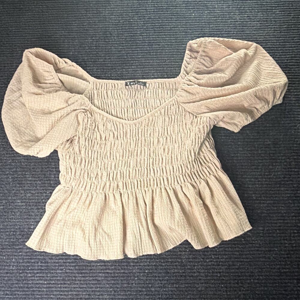 Very J Women’s M Tan Smocked Puff Sleeve Peplum Blouse Boho Cottagecore